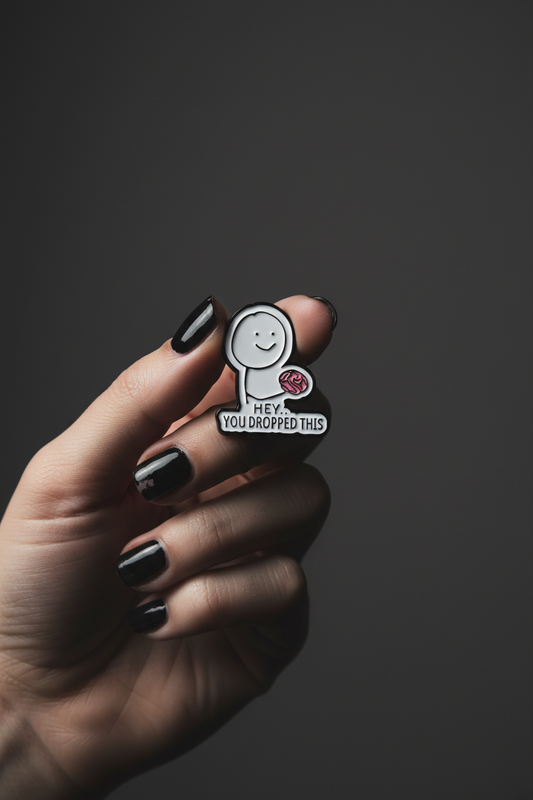 Handmodell hĂĄller enamel pin