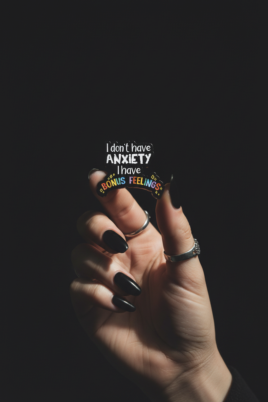 Modell håller Anxiety Pin