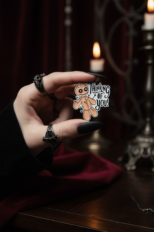 Modell med Voodoo Pin