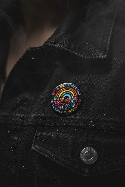 Pin på svart denimjacka