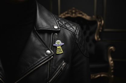 UFO-pin på läderjacka